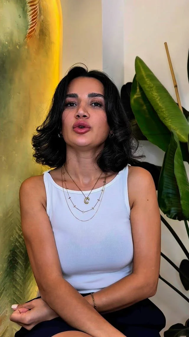 SİRİS Yağ Dengeleyici Cilt Bakım Serisi

Yağlı ve karma ciltler için özel olarak geliştirilen SİRİS Yağ Dengeleyici Seri, cildinizin sebum üretimini dengeler, gözenekleri arındırır ve sağlıklı, mat bir görünüm kazandırır.

⸻

✨ Etkileri:
	•	🌿 Yağ dengesini sağlar, parlama problemini azaltır
	•	🌿 Gözenekleri derinlemesine temizler ve sıkılaştırır
	•	🌿 Cilt tonunu eşitler, daha pürüzsüz bir görünüm sunar
	•	🌿 Sivilce ve siyah nokta oluşumunu önlemeye yardımcı olur

⸻

🔹 Kimler İçin Uygundur?
	•	Yağlı veya karma cilt tipine sahip olanlar
	•	Gün içinde aşırı parlama problemi yaşayanlar
	•	Gözenek görünümünden rahatsız olanlar
	•	Daha dengeli ve sağlıklı bir cilt isteyenler